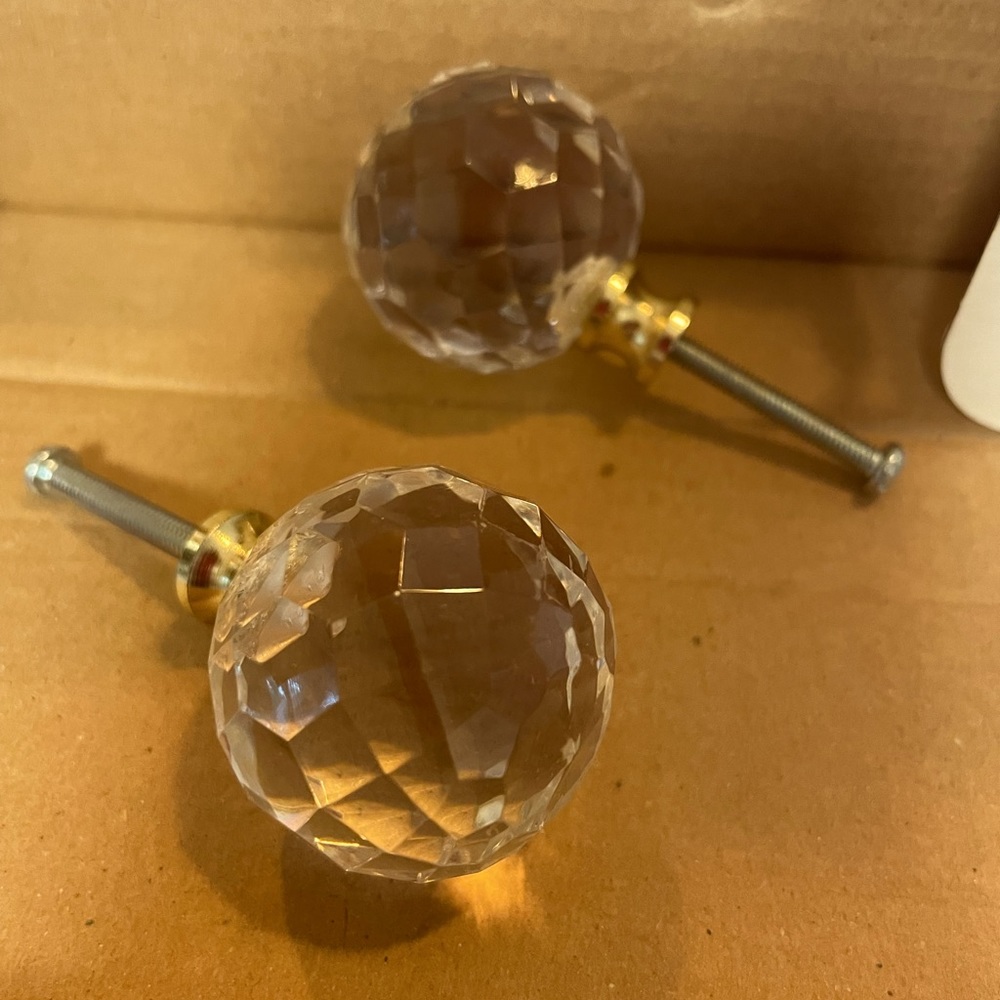 Knobs, crystal like, plastic door/ drawer knobs, screw measures 1.25 inch